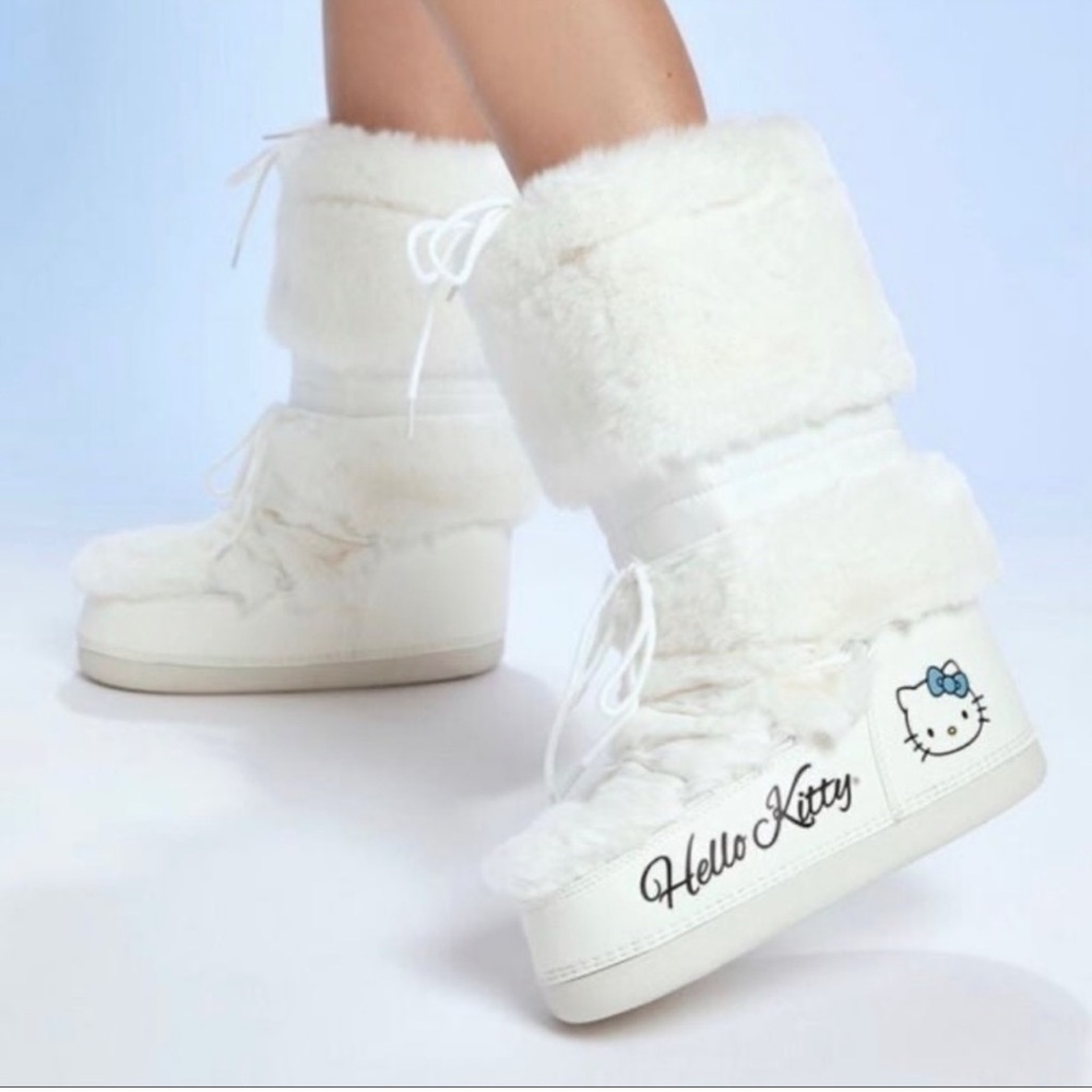 NWT❄️Hello Kitty x Forever 21 Moon boots ✨RARE✨